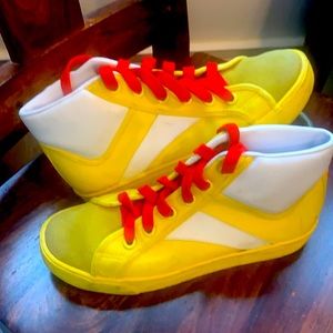 Great yellow shoes!